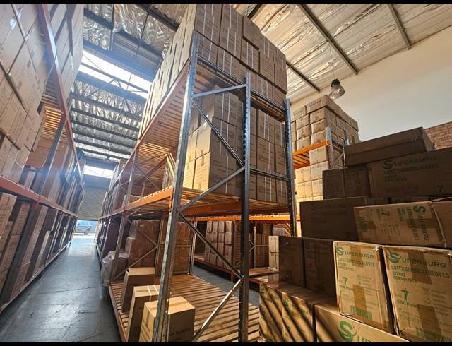 1,030M² WAREHOUSE TO LET IN MEADOWDALE